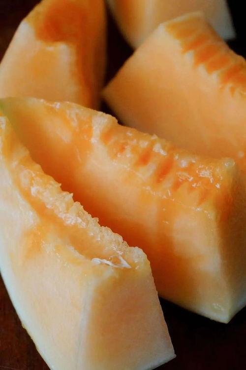 甘肅農民吃蜜瓜視頻大全,盡在甘肅蜜瓜盛宴