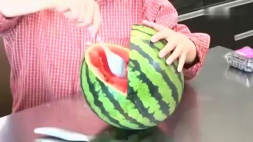 吃瓜動(dòng)作展示怎么做視頻,視頻教程教你輕松模仿