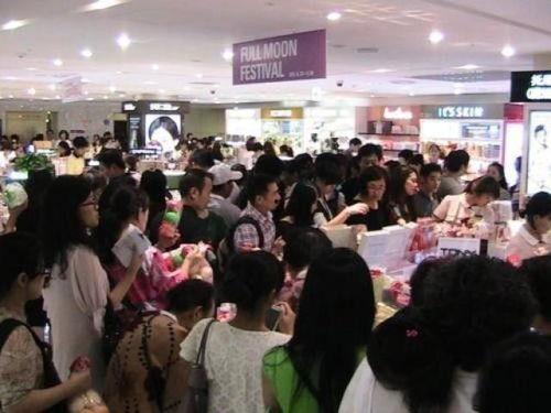 武漢展會吃瓜群眾事件視頻,現場沖突與網絡熱議